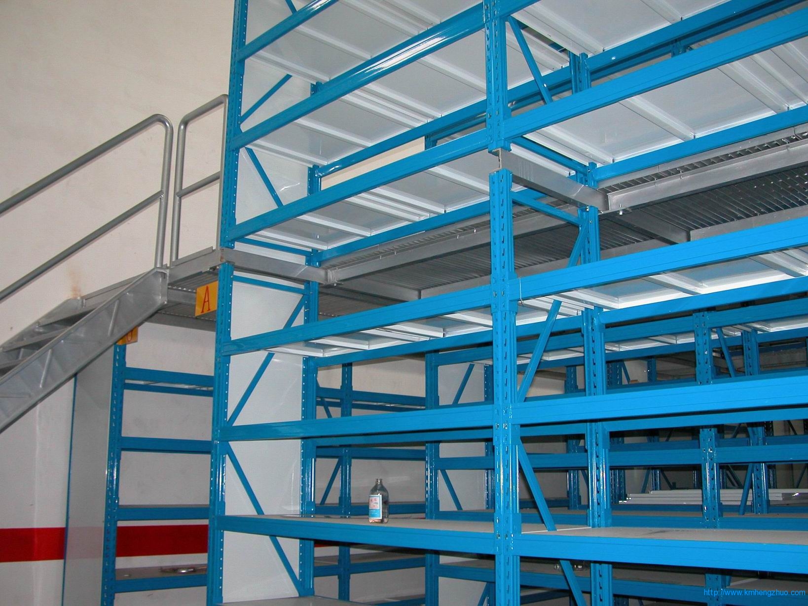 HZ-688型閣樓式貨架應用案例
