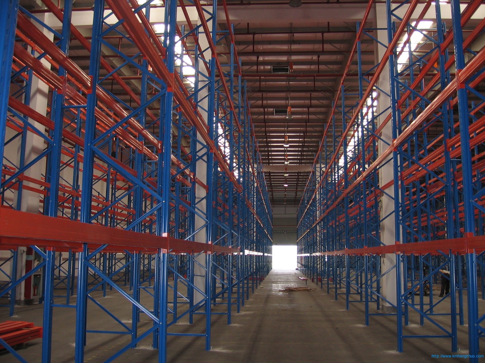 HZ-790型橫梁式貨架 重型高層倉庫貨架應(yīng)用案例 HZ-790型橫梁式貨架 重型高層倉庫貨架應(yīng)用案例