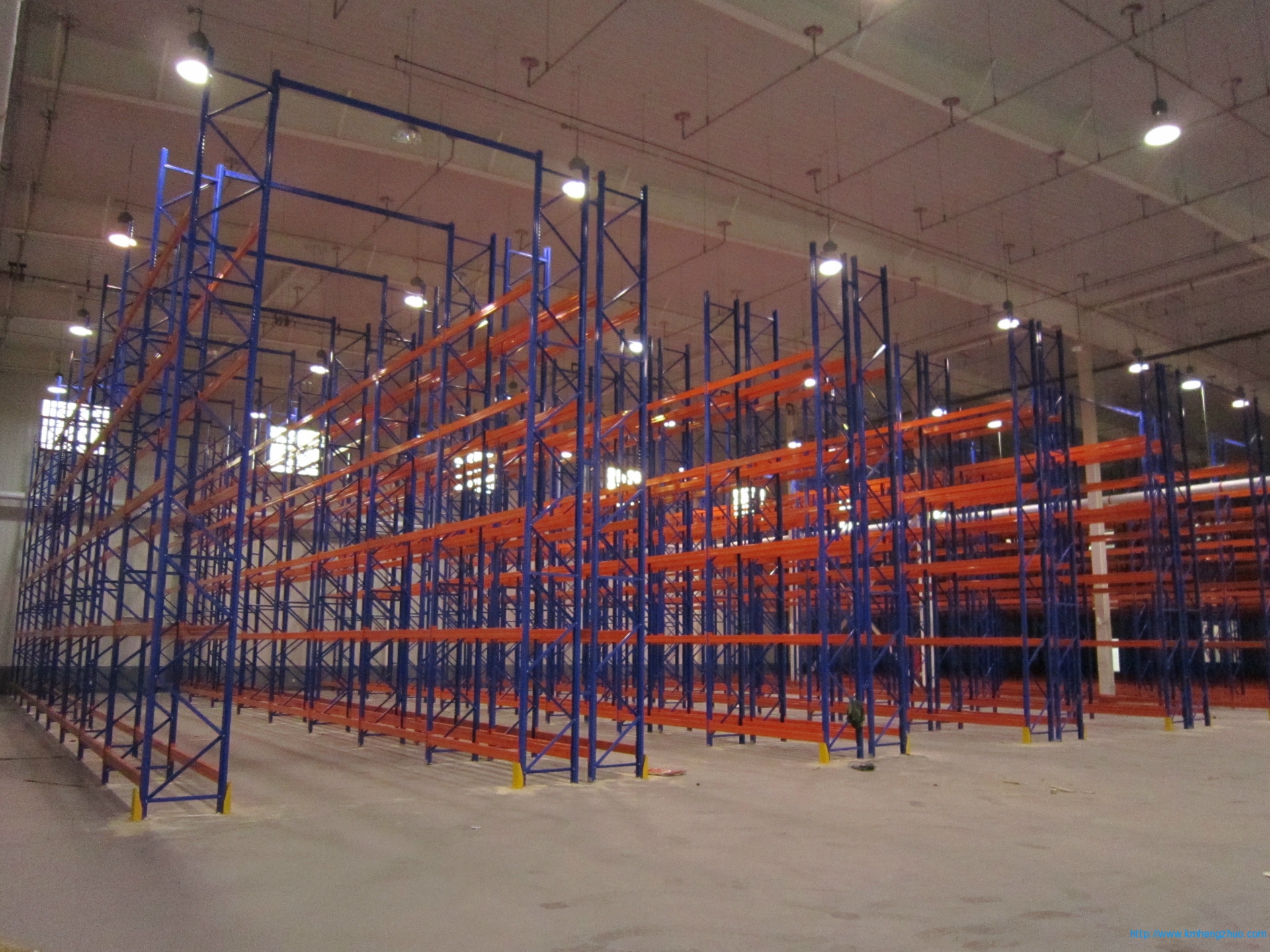 HZ-790型橫梁式貨架 重型高層倉庫貨架應(yīng)用案例 HZ-790型橫梁式貨架 重型高層倉庫貨架應(yīng)用案例